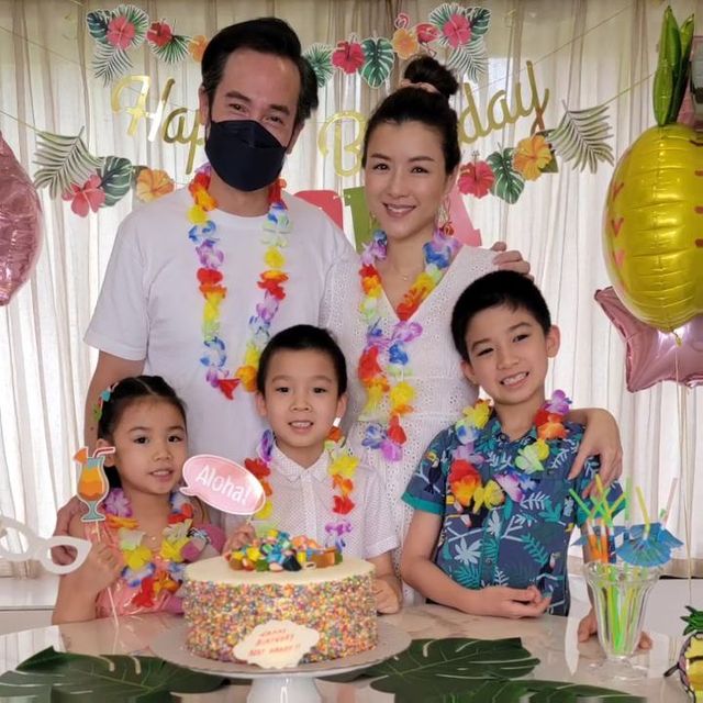 陳豪一家五口非常幸福。