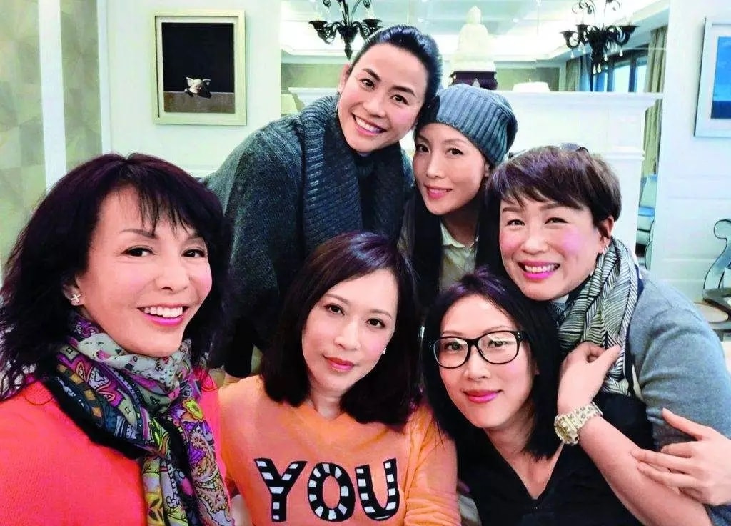 淡出幕前做貼地闊太