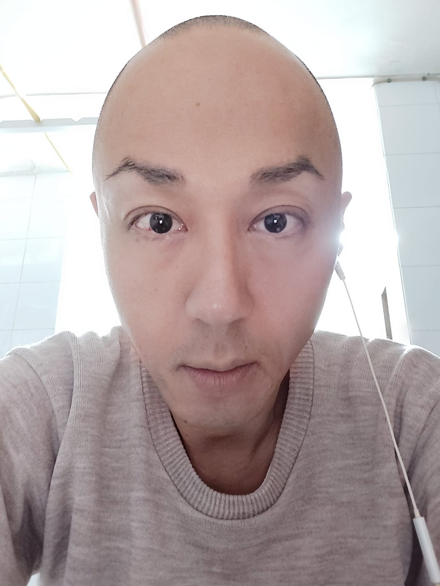 至於婚後是否會造人,戴耀明直言:「呢單嘢有啲棘手。」
