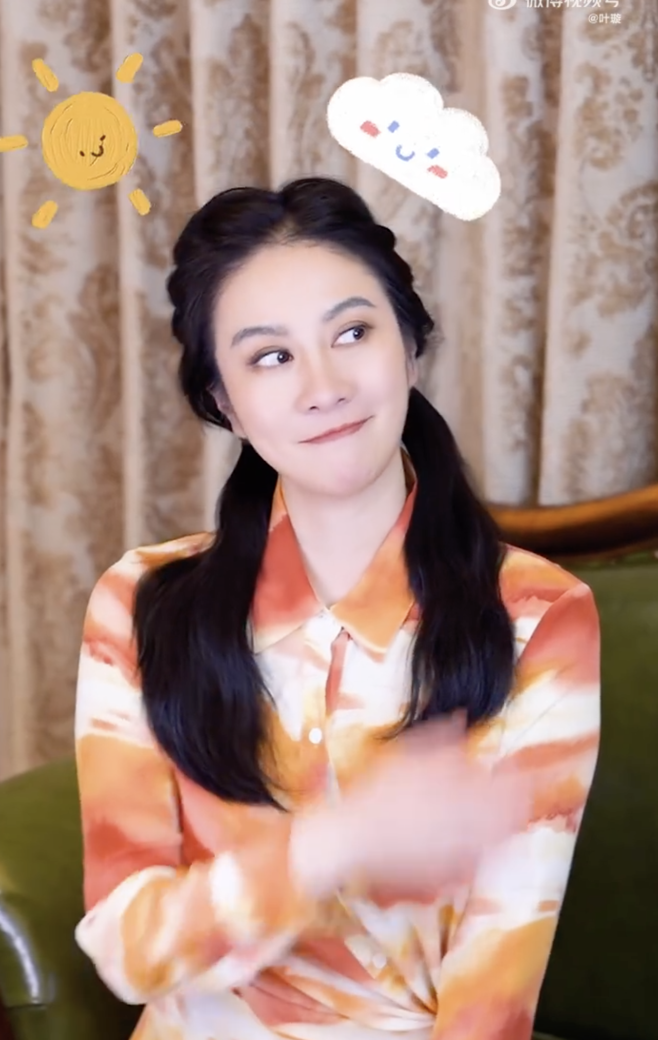 42歲的葉璇最近在社交平台上大玩手指舞。