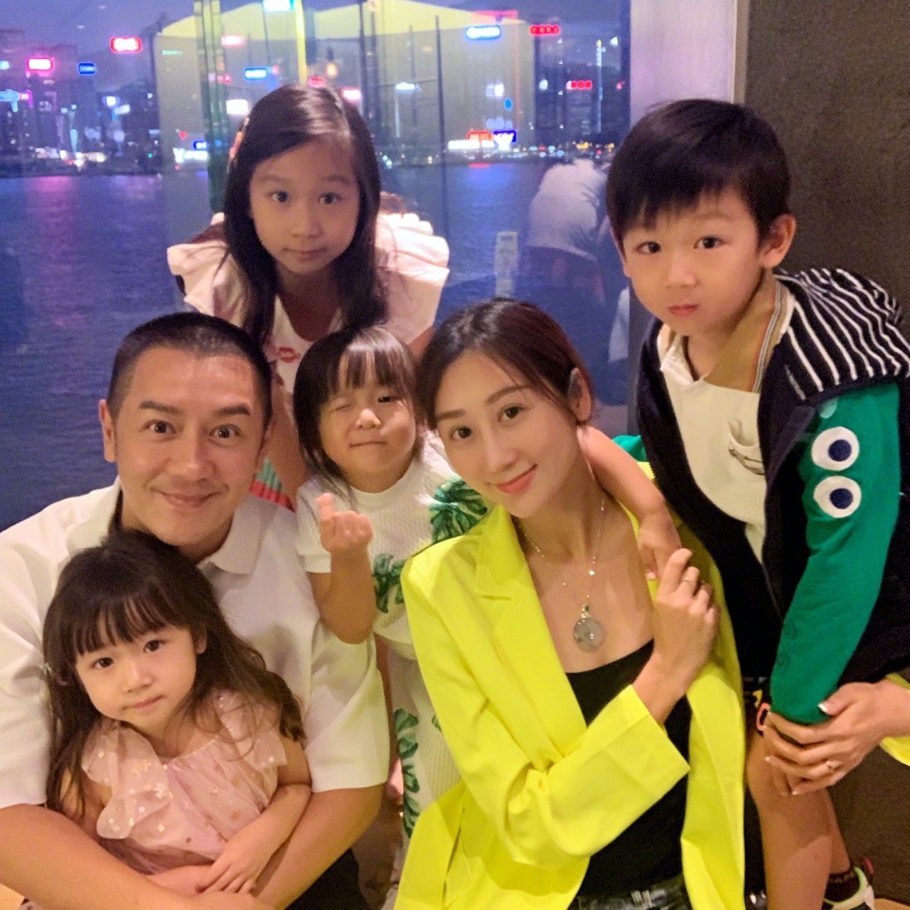 陳浩民與老婆蔣麗莎2011年結婚,婚後兩人育有三女一子