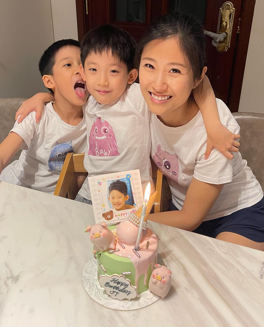 周家蔚婚後兩年抱兩