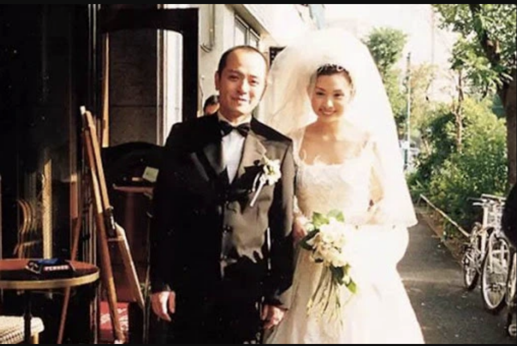 邱淑貞(豆豆)於1999年與沈嘉偉結婚