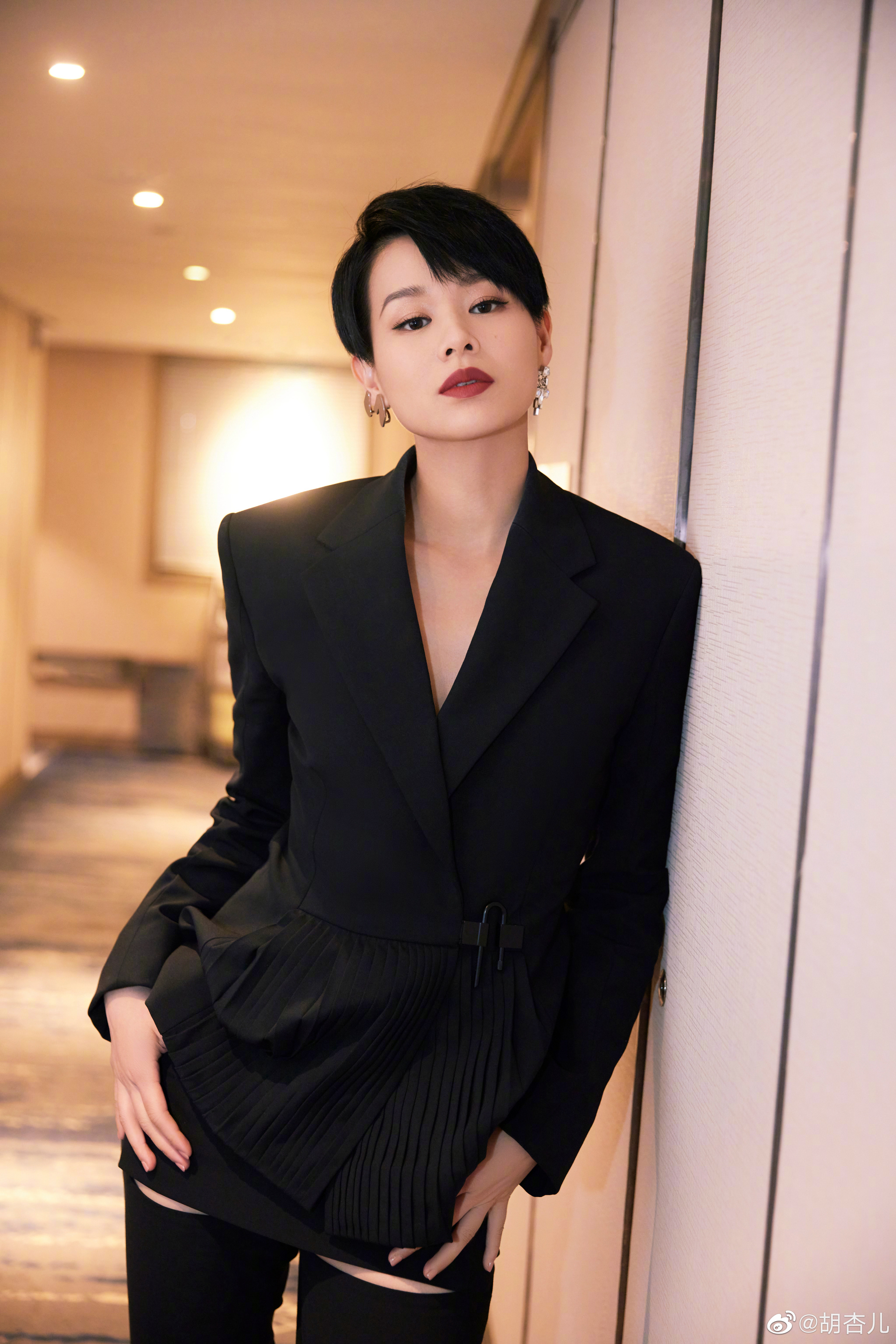 胡杏兒現身內地人氣綜藝節目《乘風破浪的姐姐3》