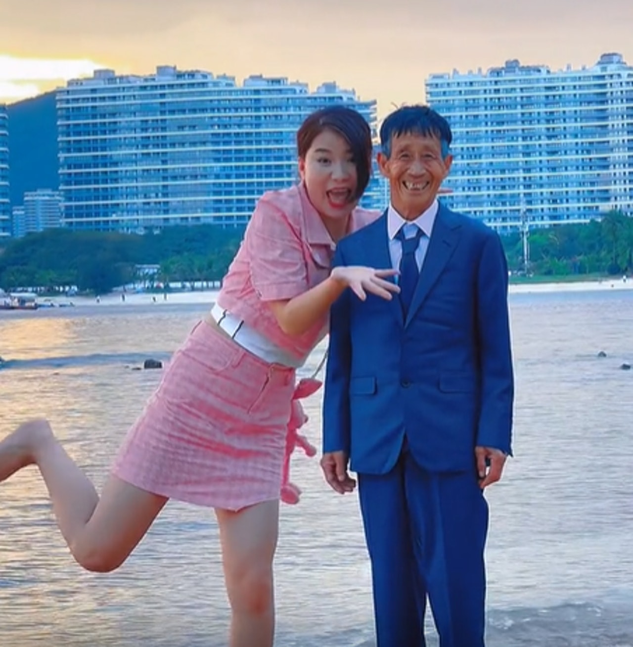 張白鴿帶父親由農村到城市居住