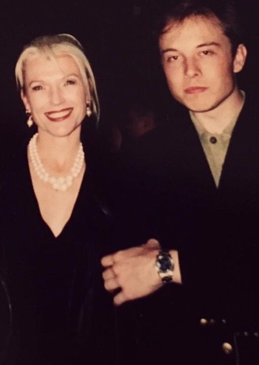 相比起大名鼎鼎的兒子Elon Musk,現年74歲的Maye Musk一點也不遜色