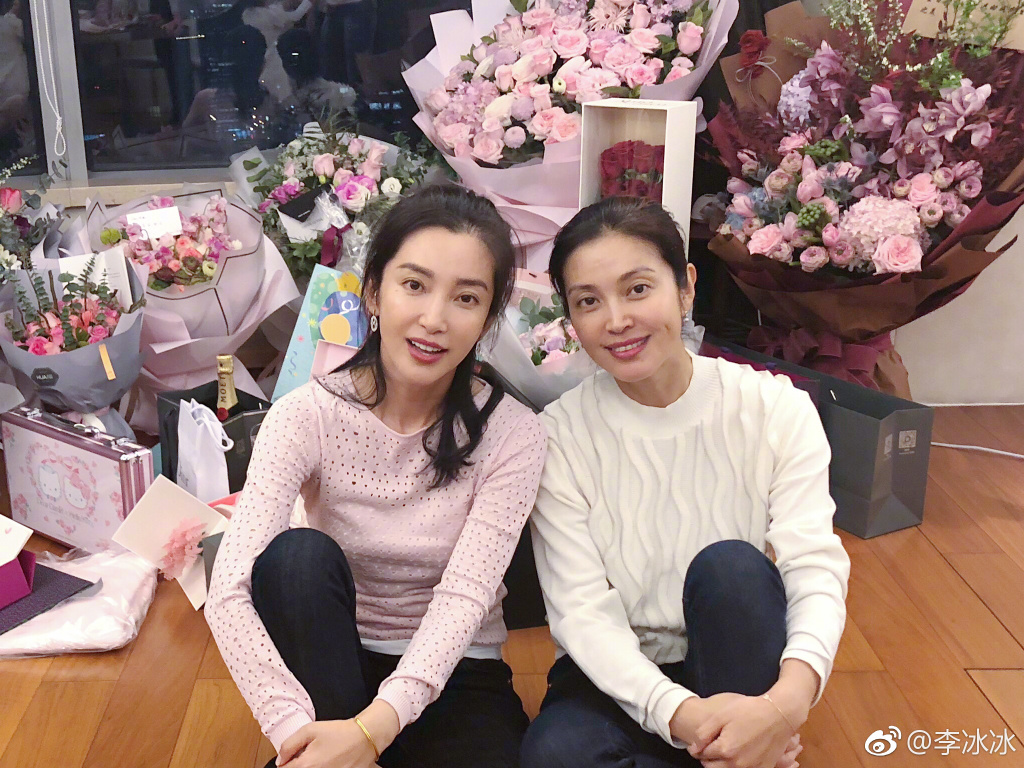 李冰冰與胞妹李雪關係很好。
