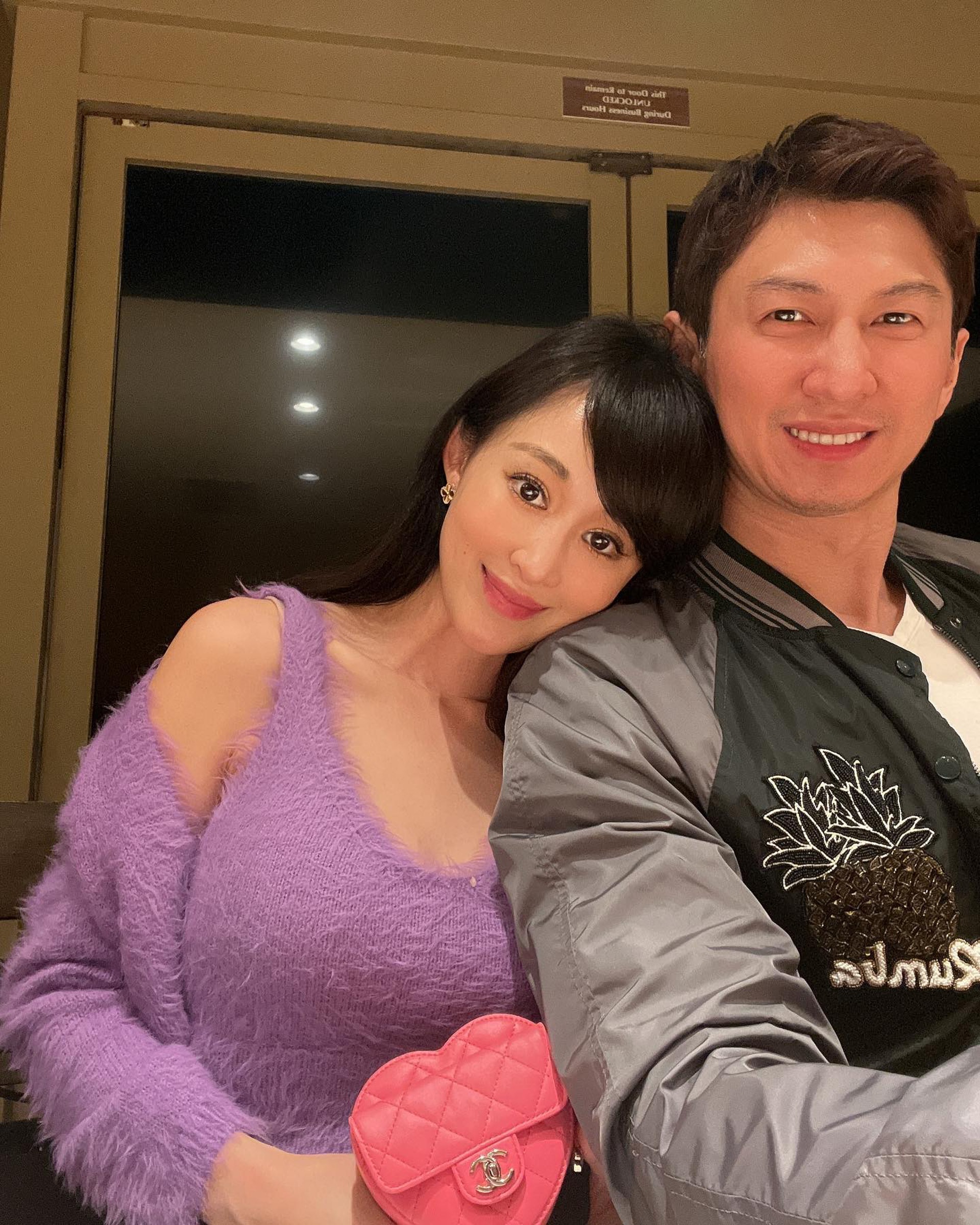 Cherie Chan與傢俬王國富二代Jessey Lee拍拖4年,並育有一對子女Jadore和Jevon,但Cherie卻一直未有名份。