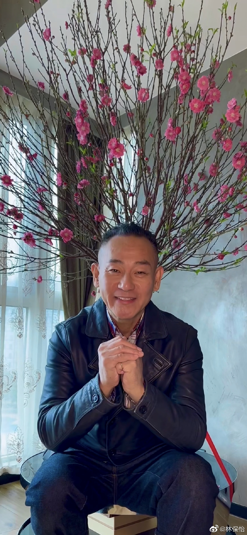 雖然林保怡身家豐厚,但卻着二手衫。