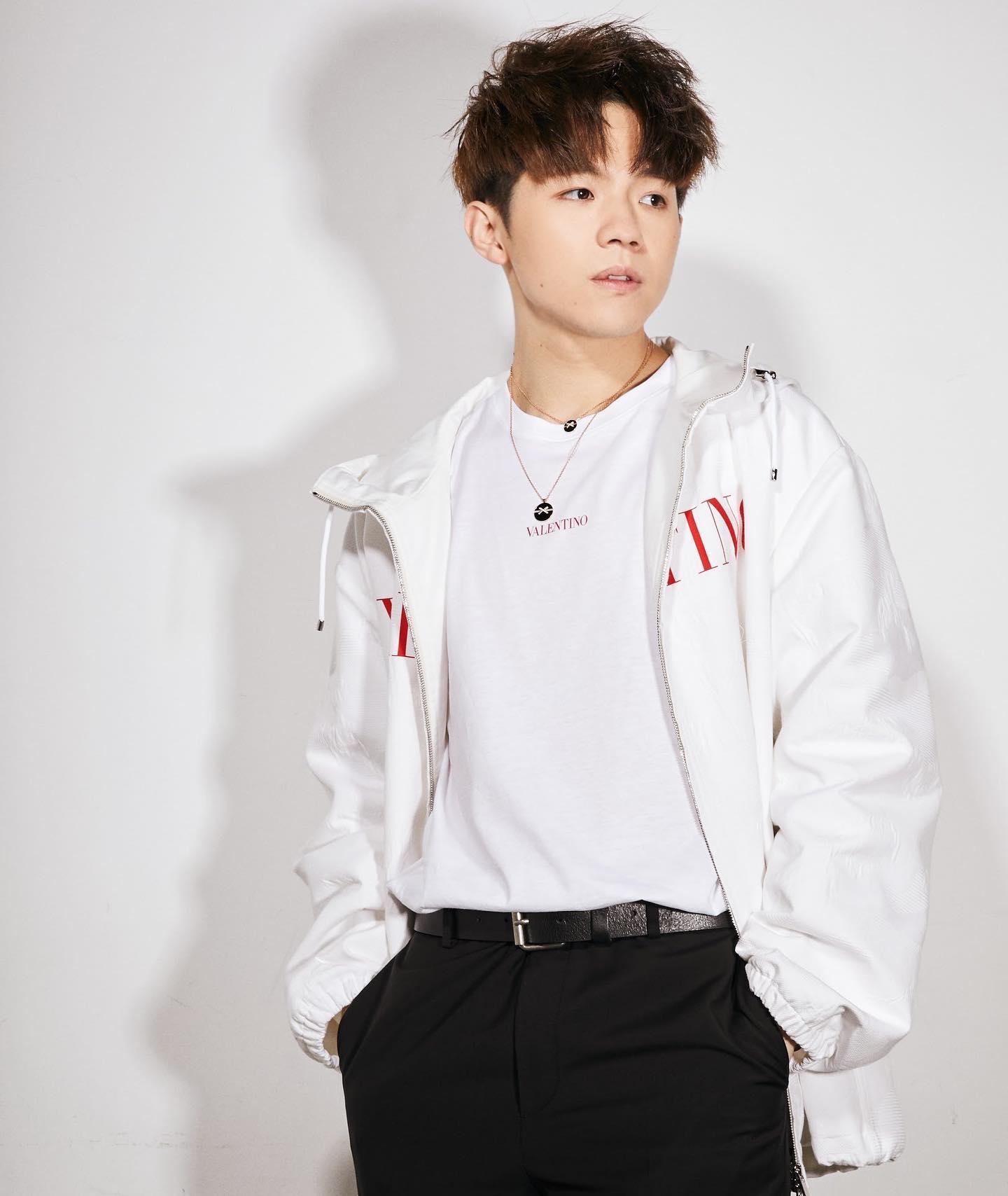 當雙子男對一個女生心動了之後,就會開始注意同其他異性要保持距離。