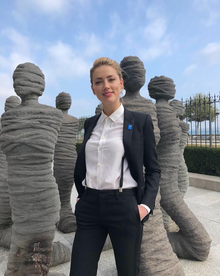 Amber Heard 搬石頭砸自己的腳?