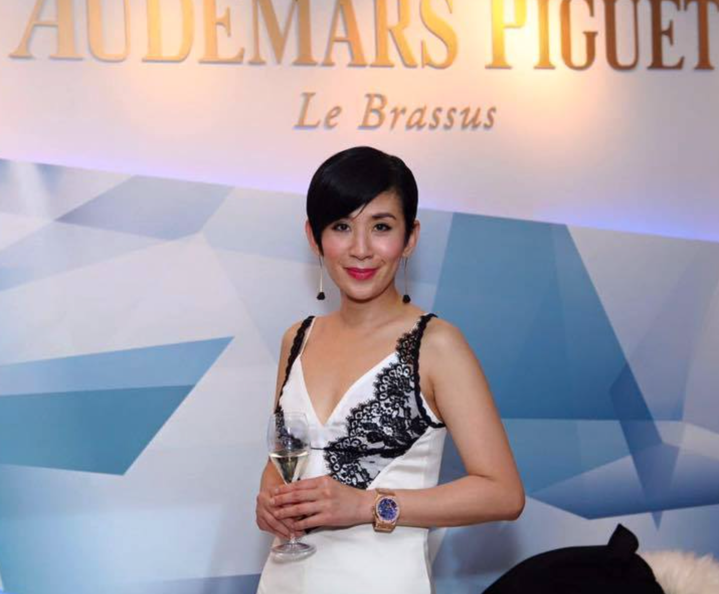 吳君如曾賣樓自資拍戲一殻淚。