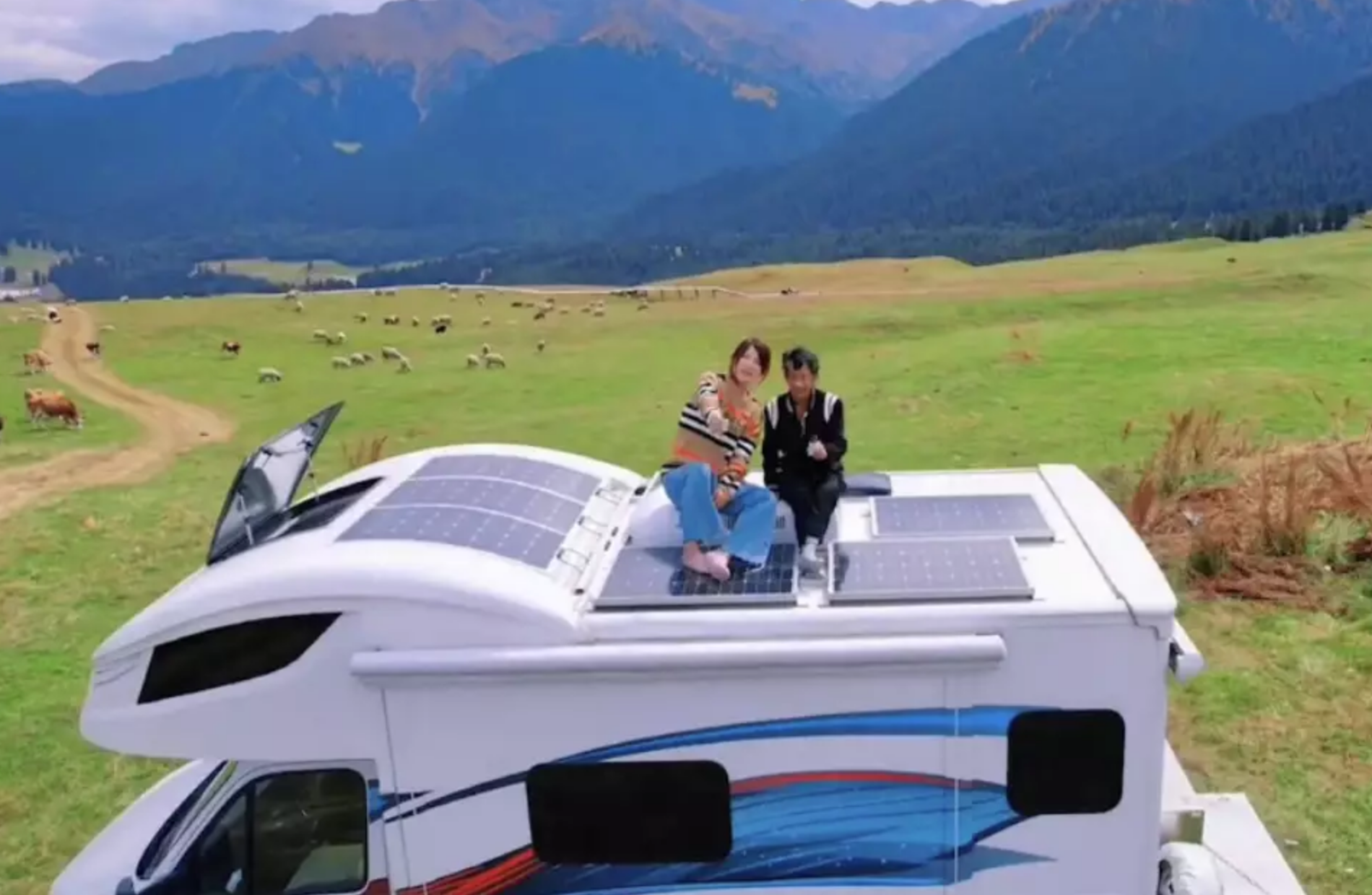 張白鴿帶父親張雙奇全國旅行