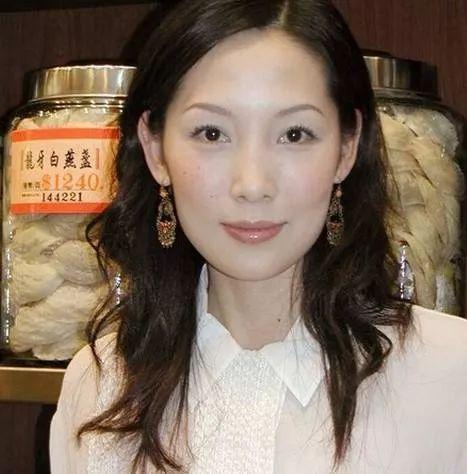 吳美珩自2001年下嫁身家過億的台灣富商便絕跡幕前