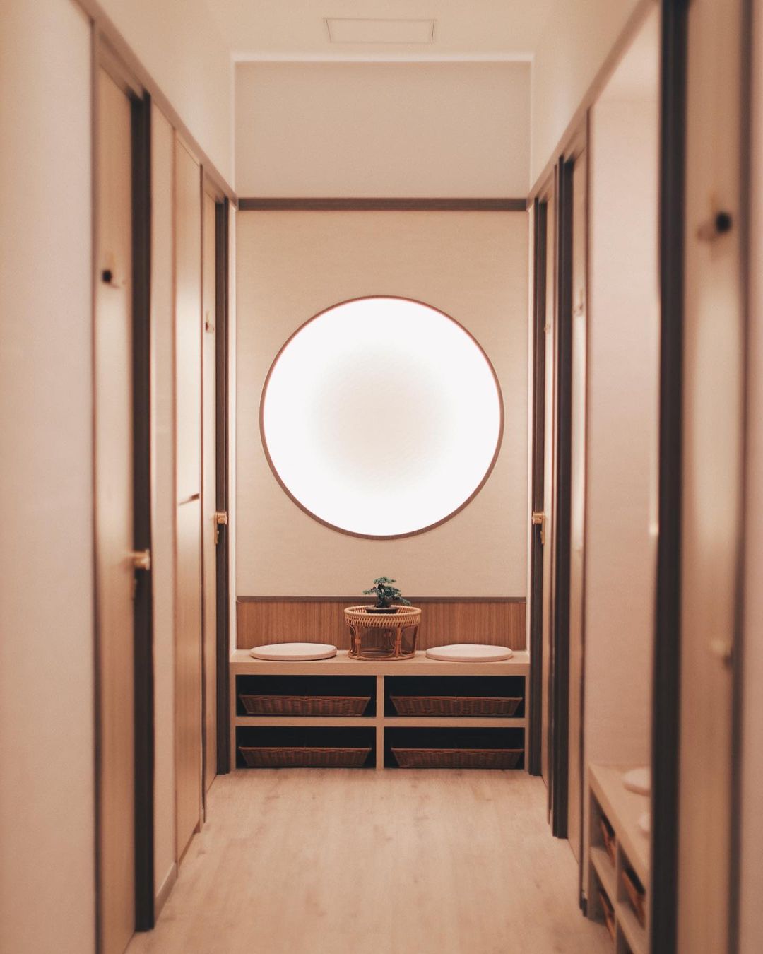 松·足浴養生內裡採用日式淺木色裝修