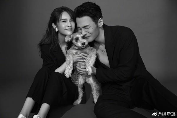 李榮浩隔空為楊丞琳應援：「楊丞琳yyds（永遠的神），來自一名普通的楊丞琳男孩」。