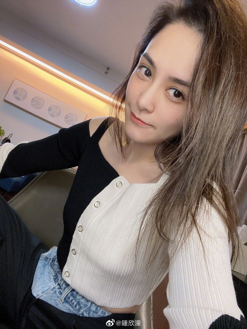 阿嬌鍾欣潼曾分享護膚心得,她指化妝老師提醒她每日敷面膜反而容易「爛面」,因為頻繁敷面膜會造成肌膚負擔。