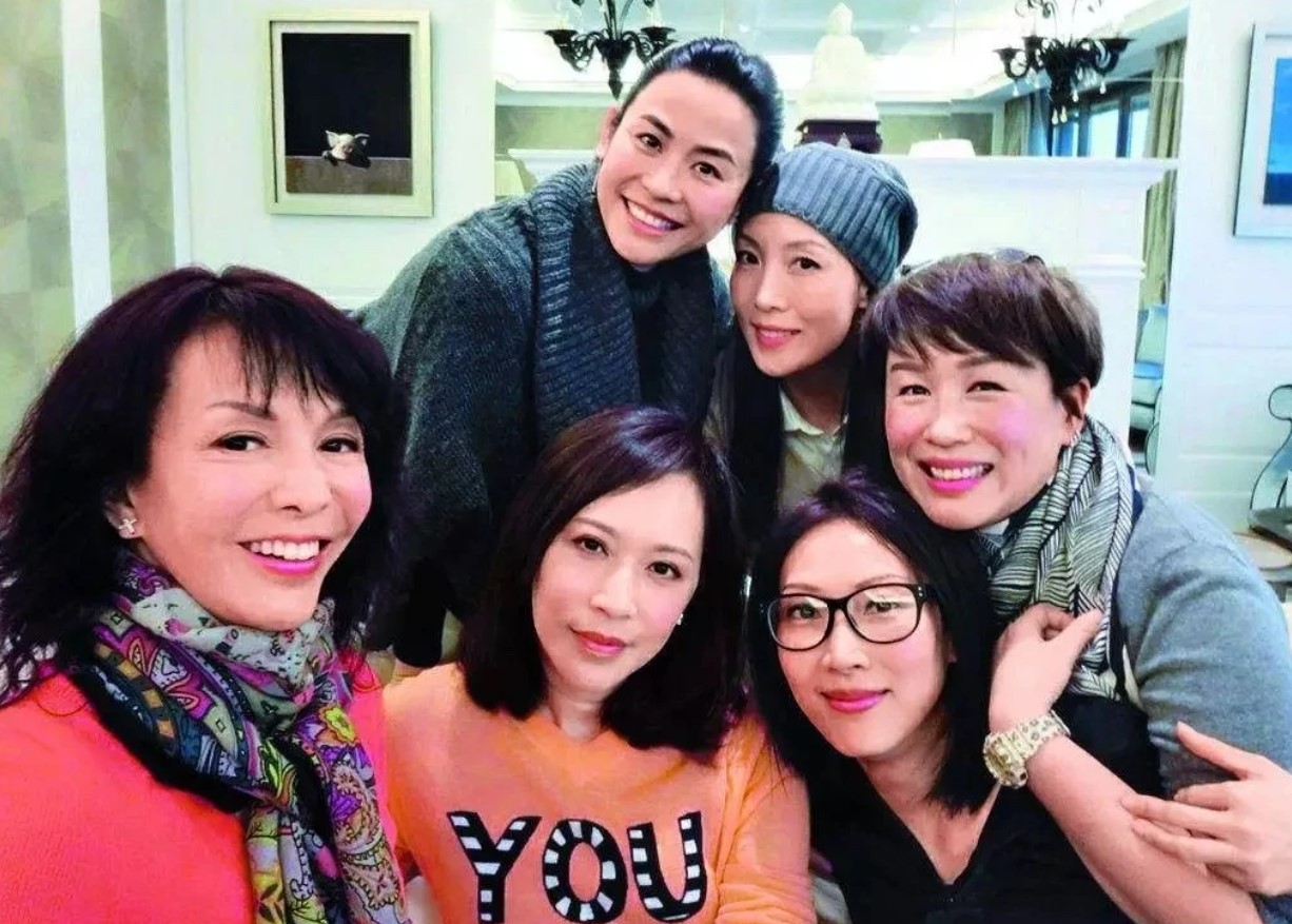 吳美珩婚後常與Do姐鄭裕玲等好友相聚