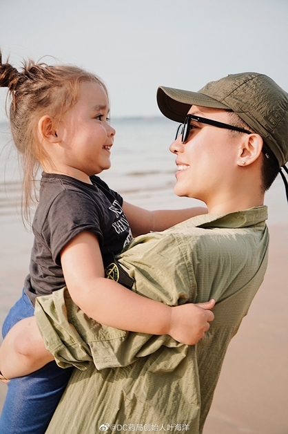 單身女CEO葉海洋霸氣回應網民未婚生女爭議。