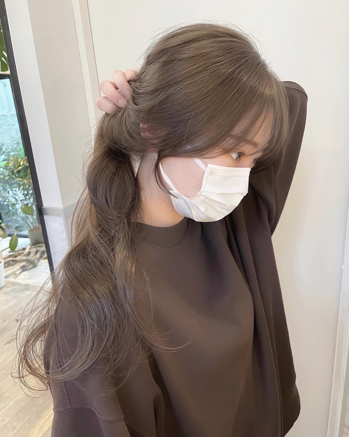 霧感摩卡棕色髮色柔和不沉重,而且又不是過於明亮的棕色調.