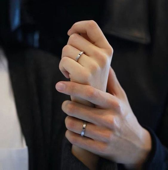 婚姻的本質都是一樣的,它不再是單純的愛情,它變成了一個家庭,同時包含了親情與責任。