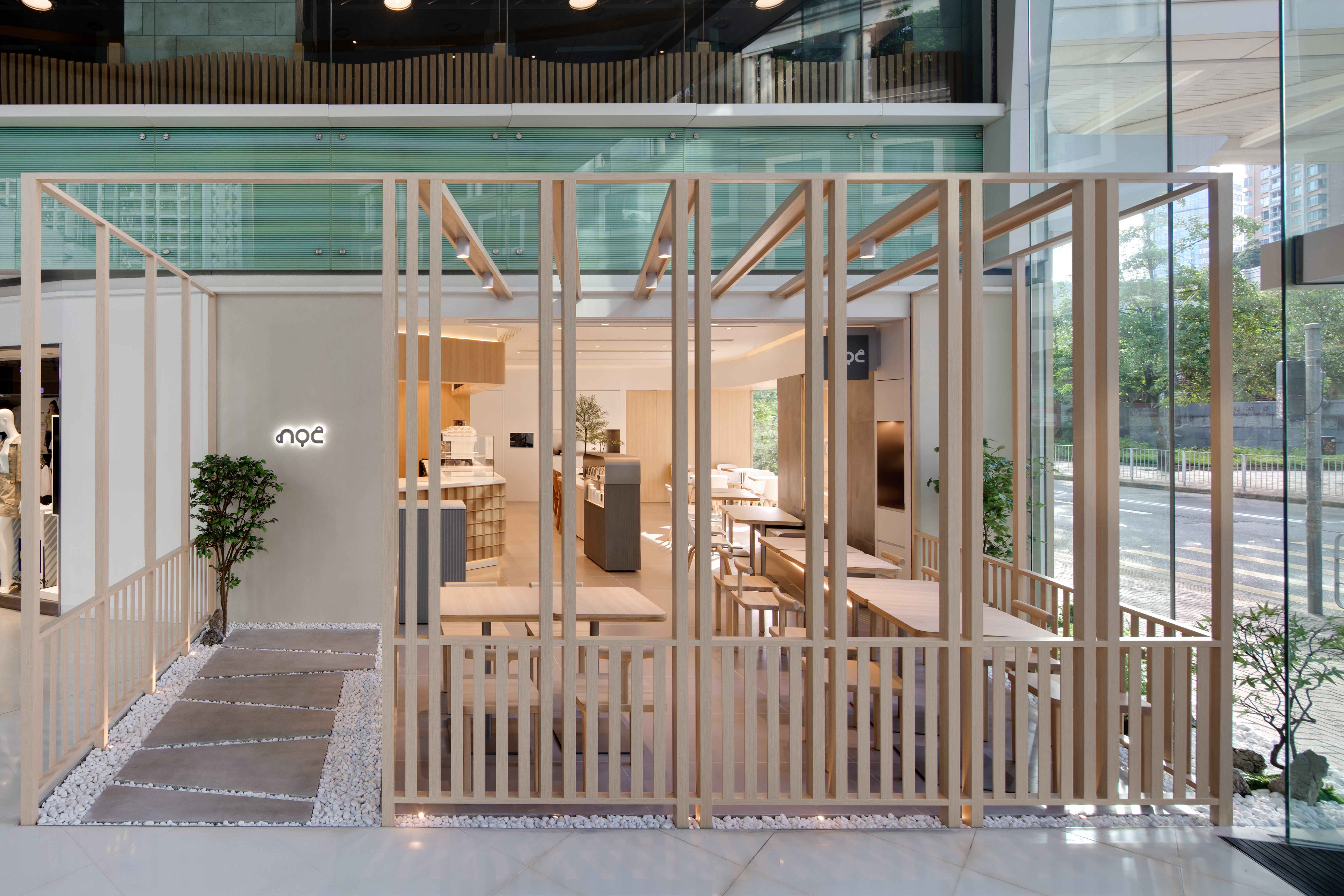 NOC Coffee Co.採用淺木色為主調