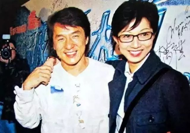 吳綺莉當年公開證實懷有成龍的骨肉後,有傳成龍付3000萬「掟煲費」。