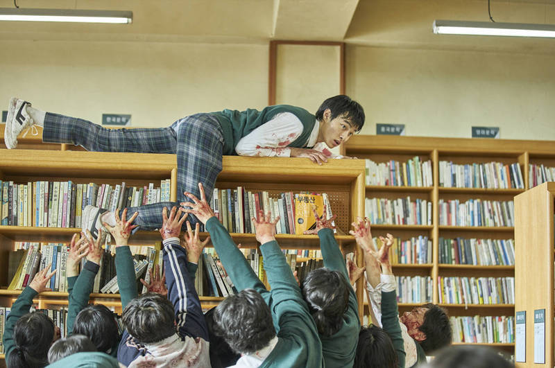「李青山」在Netflix韓劇《殭屍校園》生死未卜。