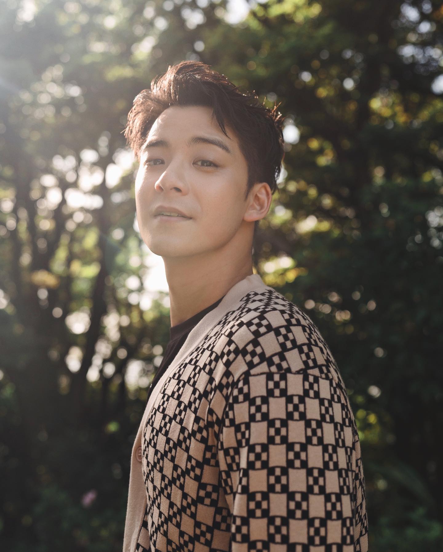 余德丞目前對自己的收入好滿意。