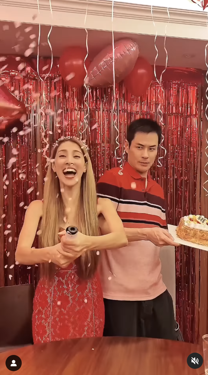 陳凱琳生日超開心,老公鄭嘉穎捧蛋糕慶祝!