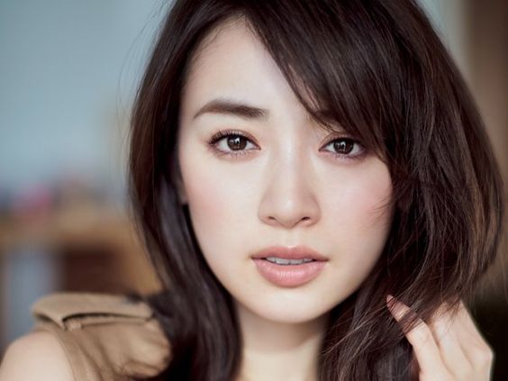 黑眼圈是女生的天敵,不但看起來很疲累,而且顯得氣色暗沉。