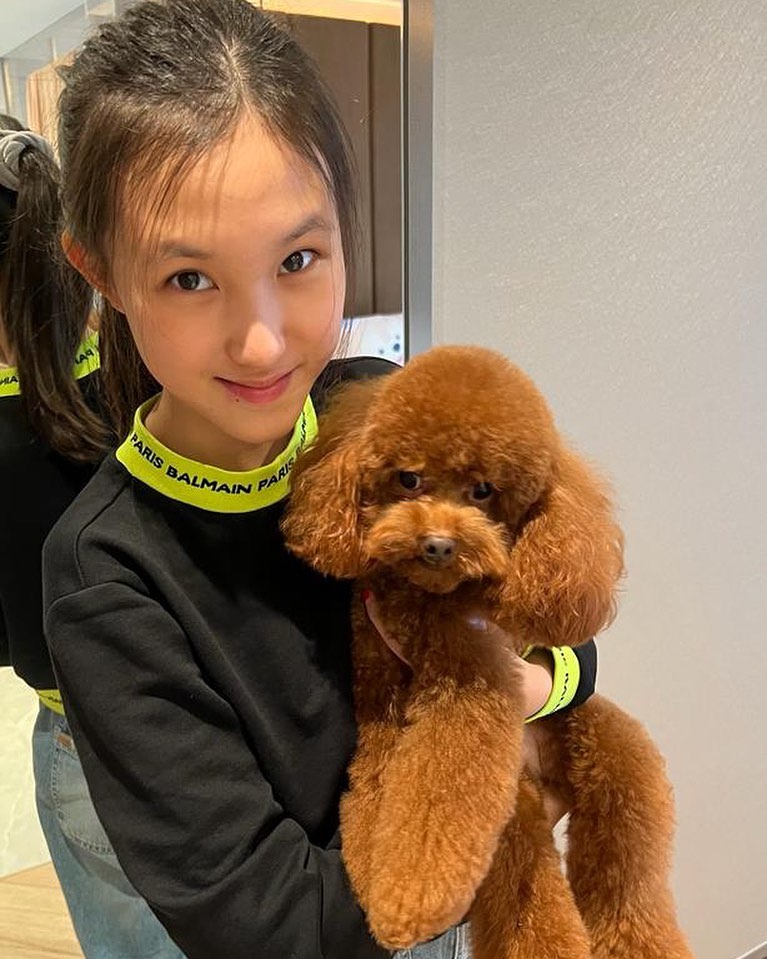 林天若日前開live與網民傾偈,晒出一口流利英語,當有網民要求她講廣東話時,Tania就即時轉換語言。