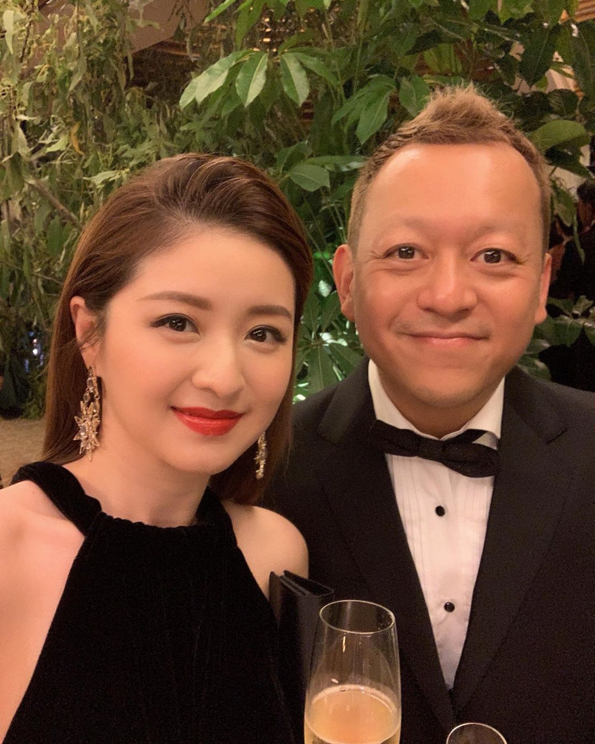 徐淑敏在2009年與年長12年的飲食界才俊王浩拍拖兩個月便奉子成婚，自此淡出幕前。