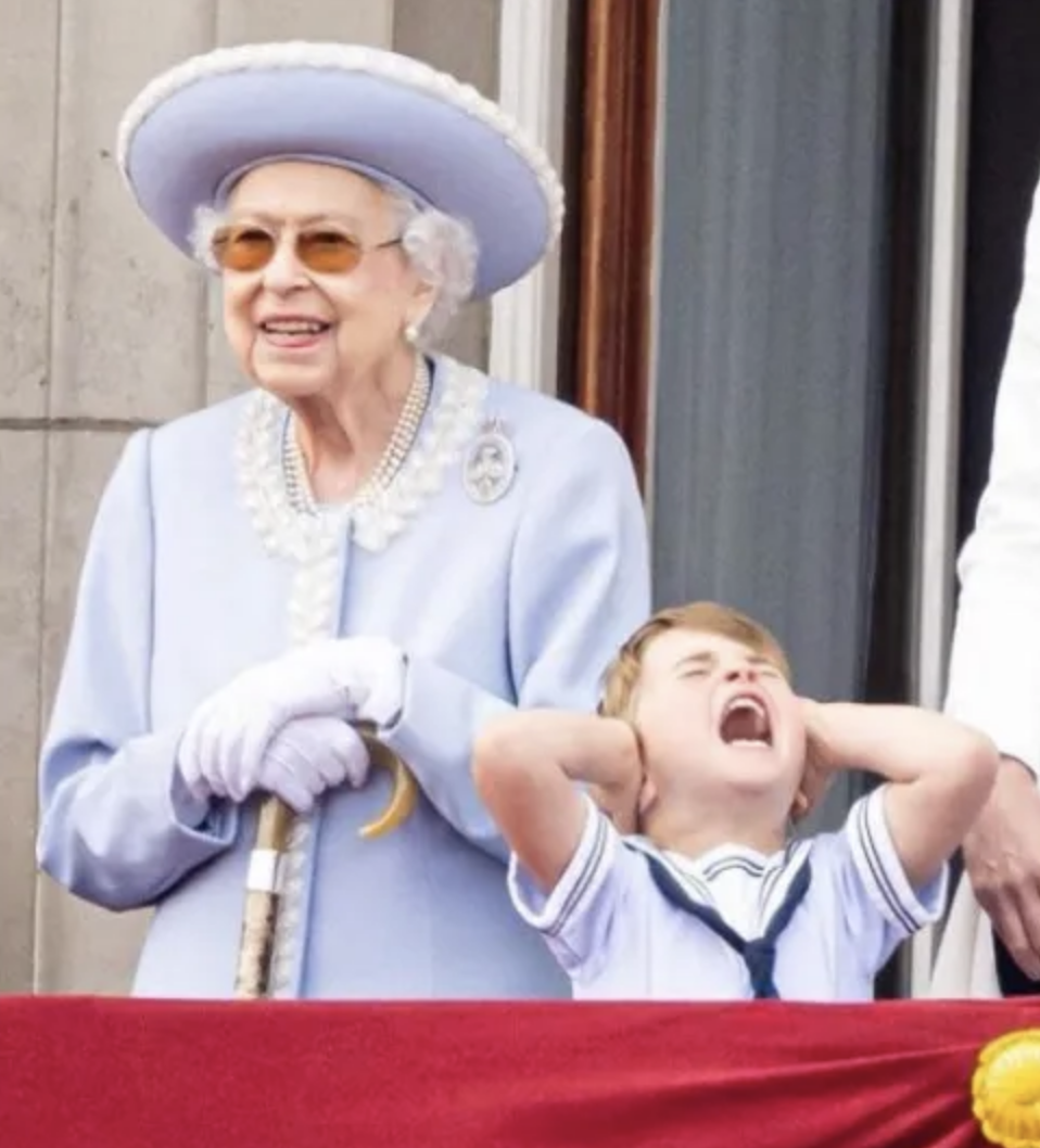 路易小王子(Prince Louis)日前出席英女王伊利莎白二世(Queen Elizabeth II)的登基白金禧年(Platinum Jubilee)活動