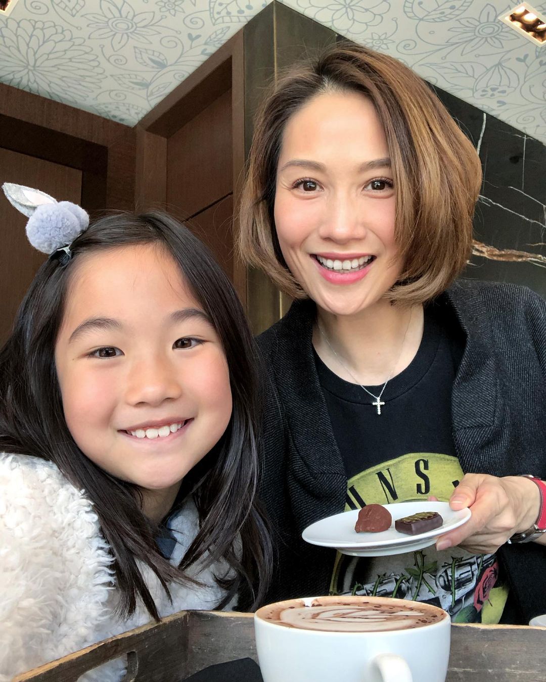 8歲囡囡與媽咪餅印一樣