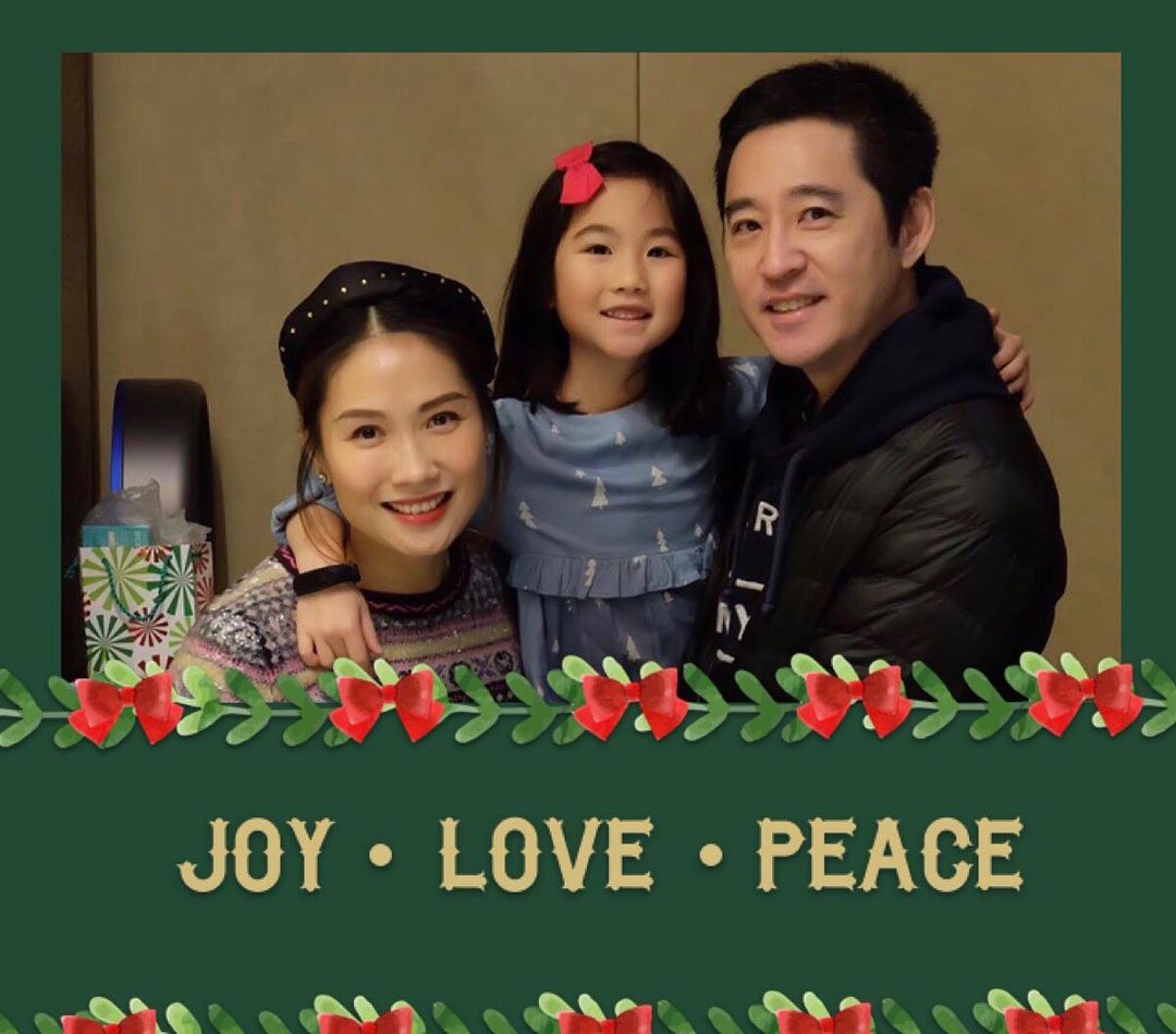 一家三口好幸福