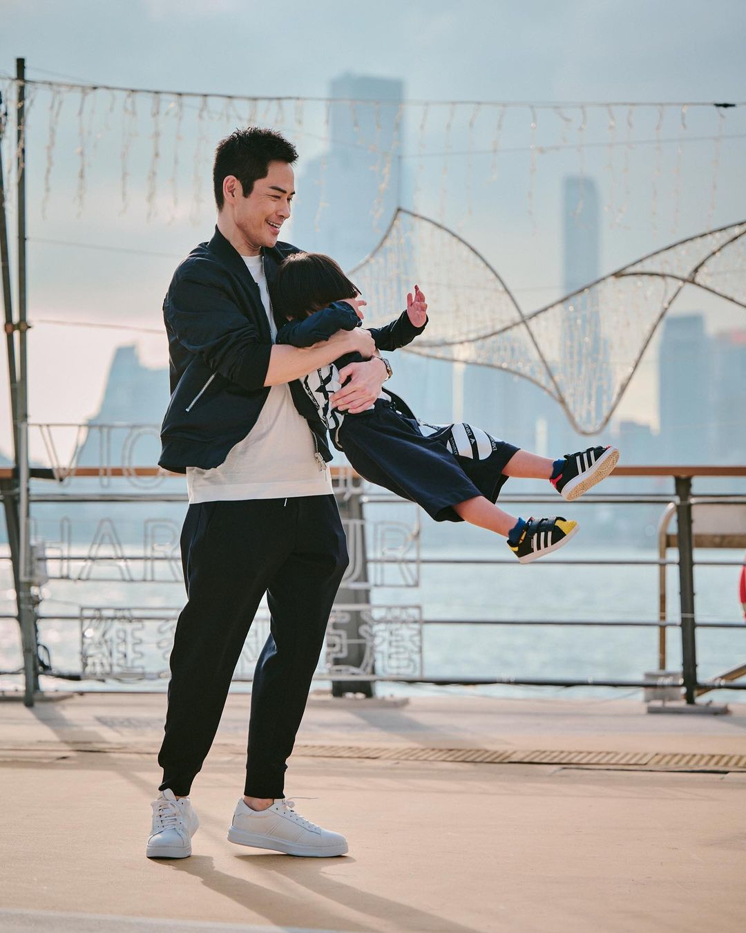 兩父子享受快樂親子時光