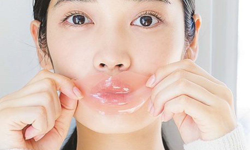 使用唇膜或精華，有助更深層滋潤唇部。