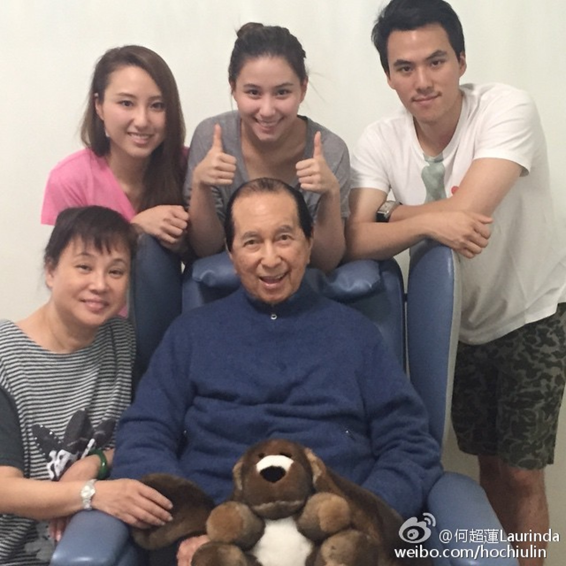 已故澳門賭王何鴻燊與三房子女相處融洽