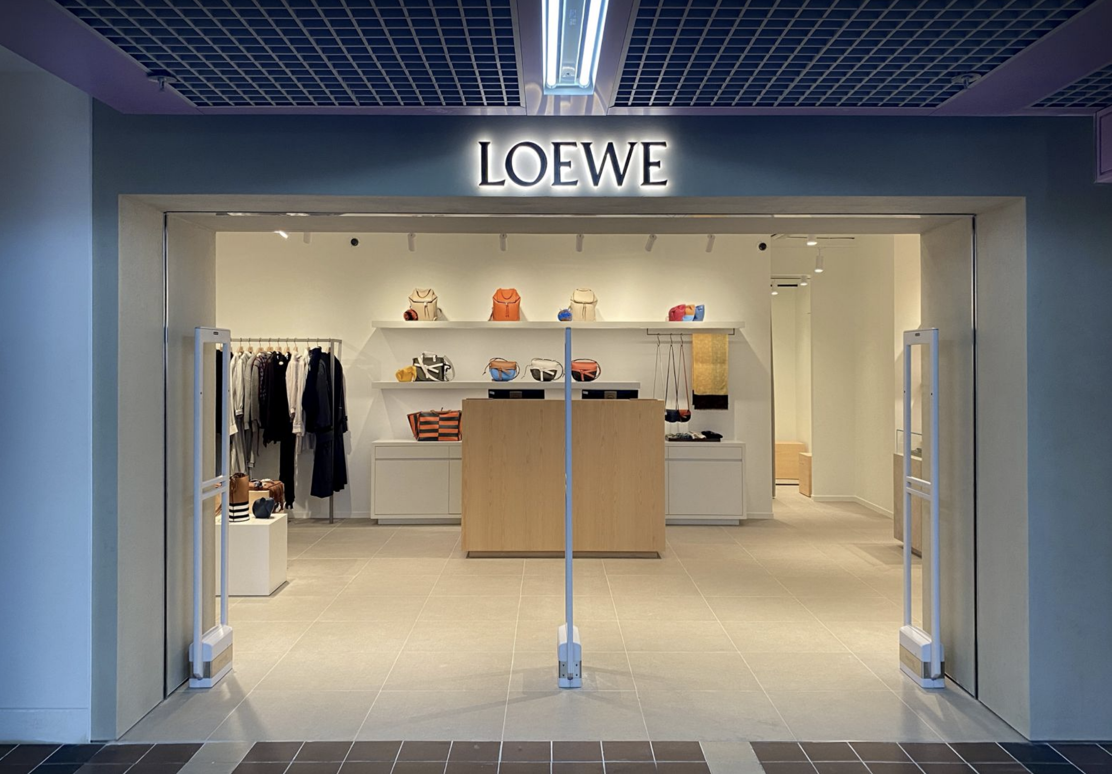 LOEWE也有Outlet呢!