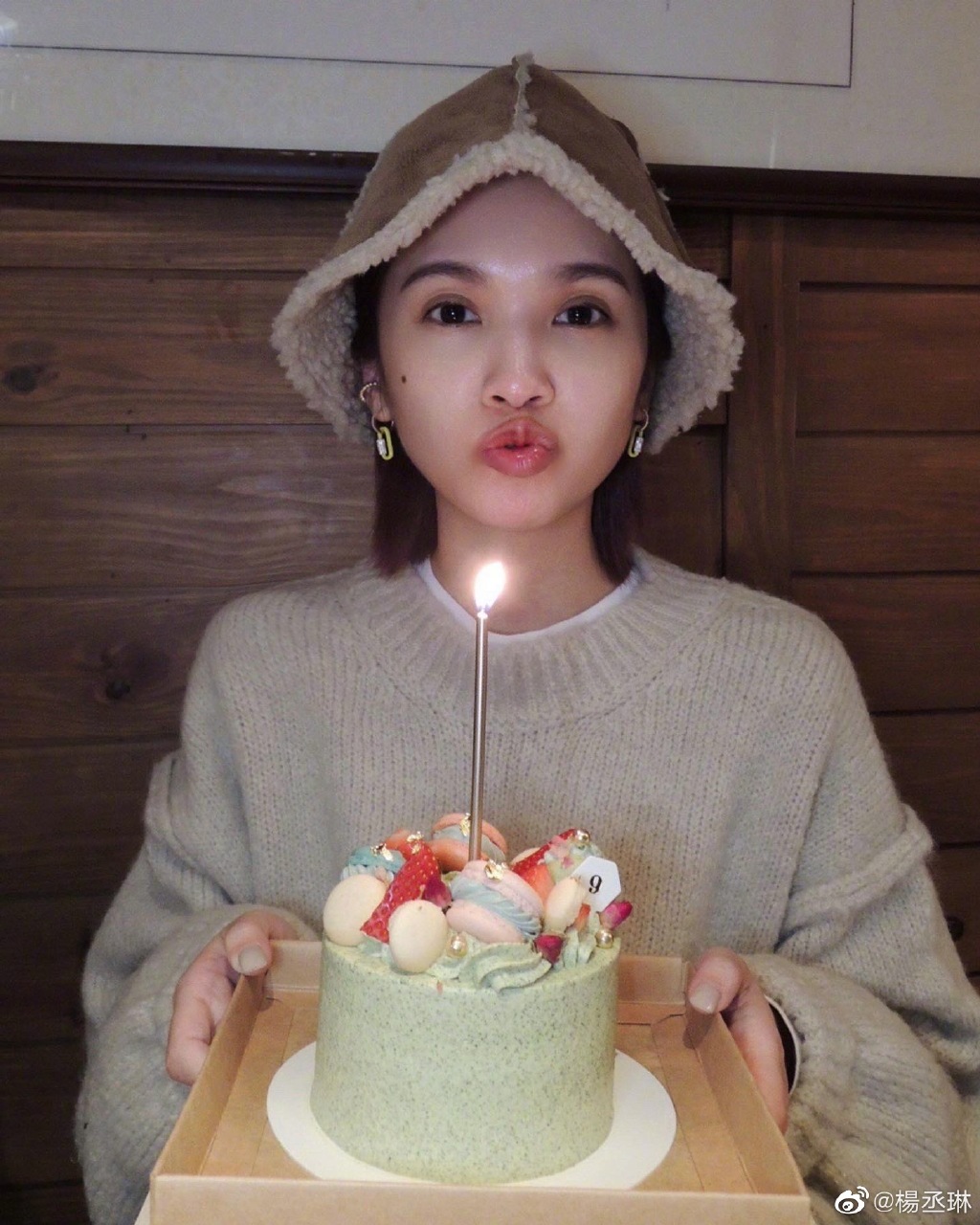 楊丞琳過去曾透露，自己心目中的婚紗是「西裝」，對於婚禮也不著急。