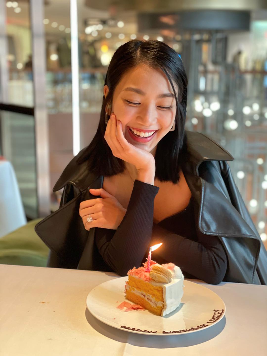 姜麗文去年曬出求婚戒指,表示自己一直都很想要一隻水晶戒指。