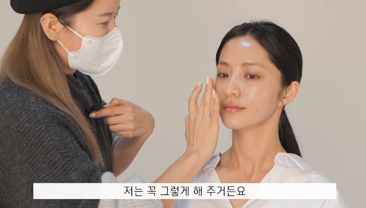 搽防曬。Seo Ok推薦選用質地像精華或乳液狀、不會泛白的防曬霜。