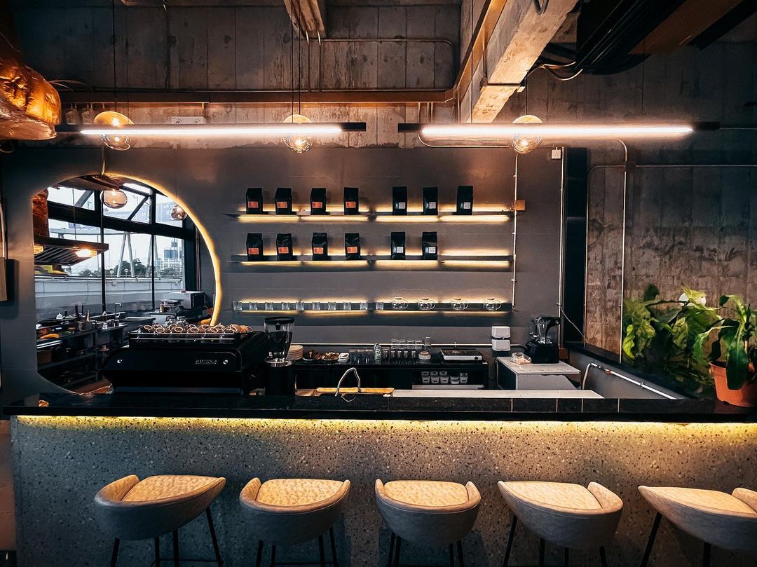 位於上環的Ellipsis Cafe&Lounge的簡約工業風設計超時尚