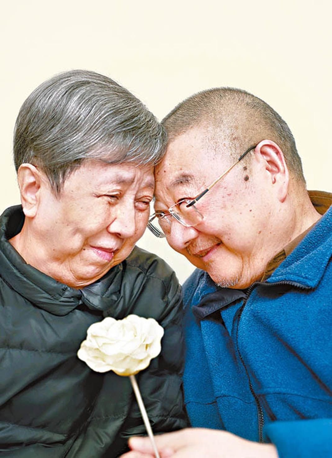 倪匡與太太李果珍合照