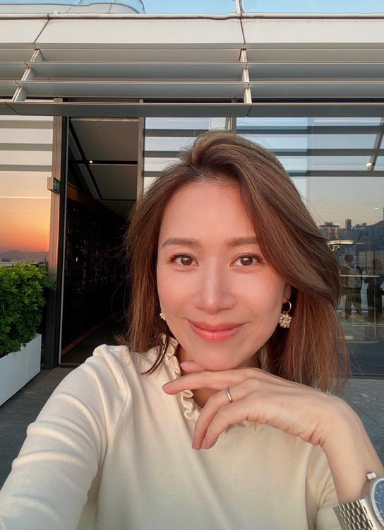 鄺文珣是歌手身份出身。