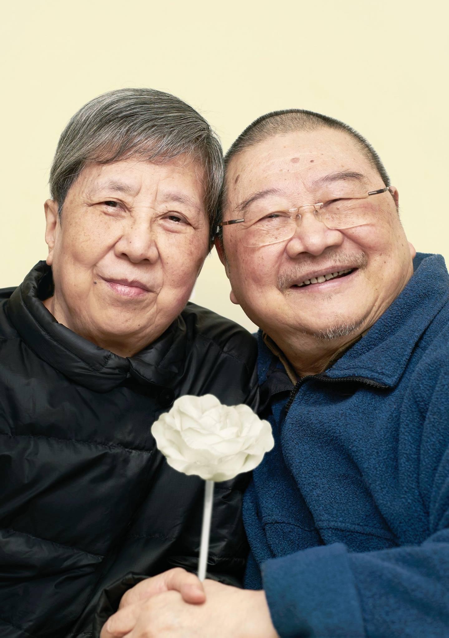 倪匡與太太李果珍合照