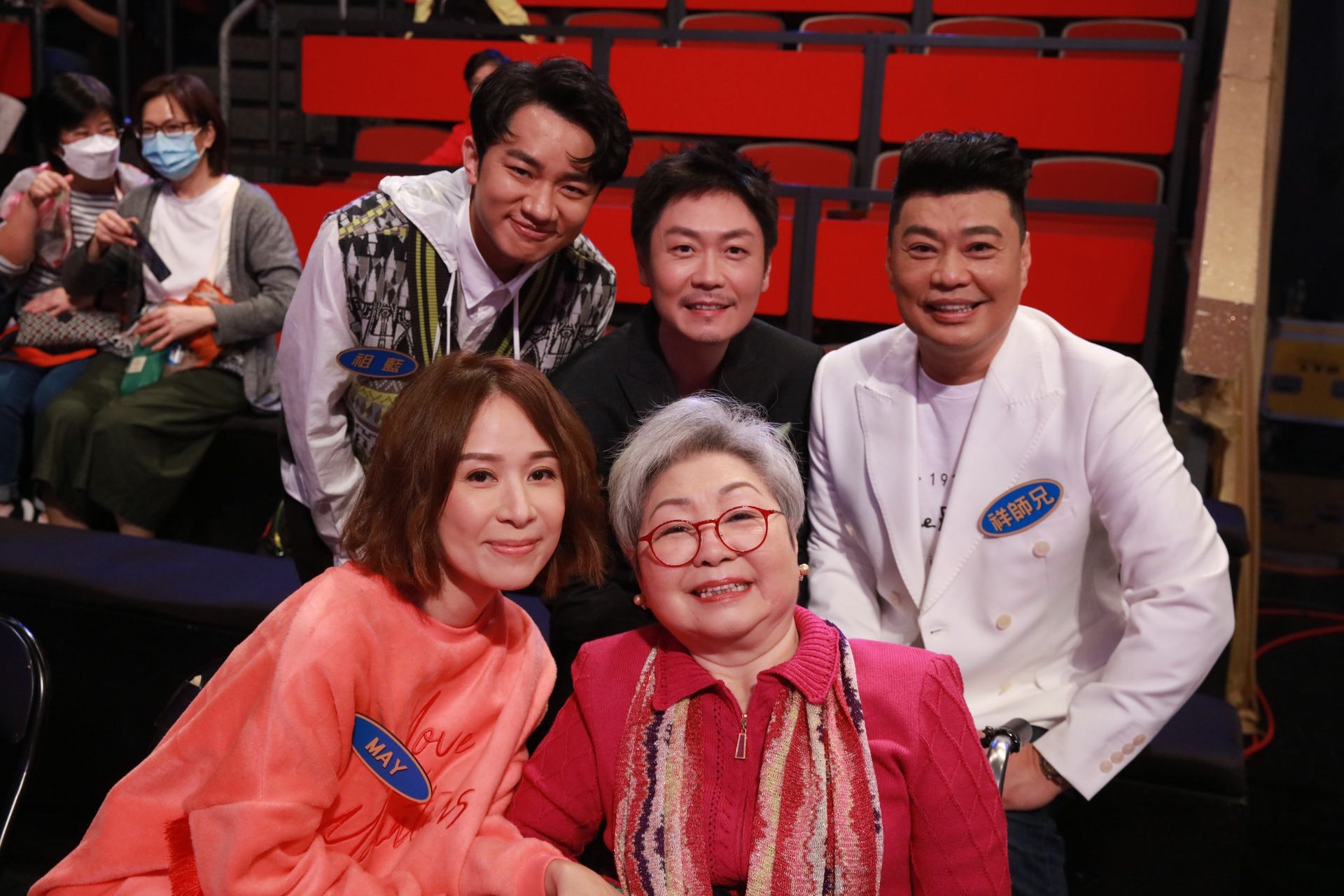 鄺文珣與王祖藍熟絡,宣布加入王祖藍的公司。