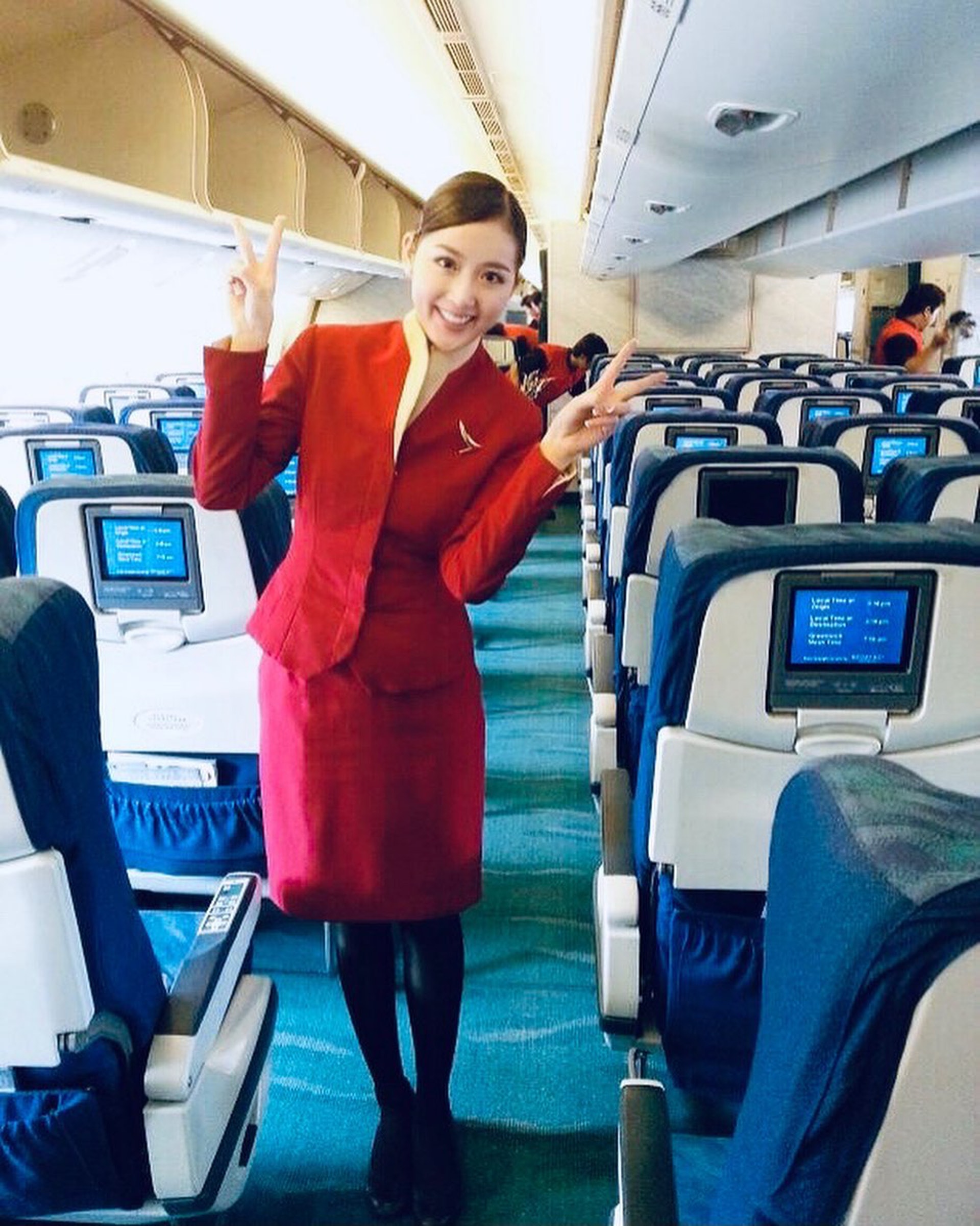 大學畢業入國泰任職4年空姐