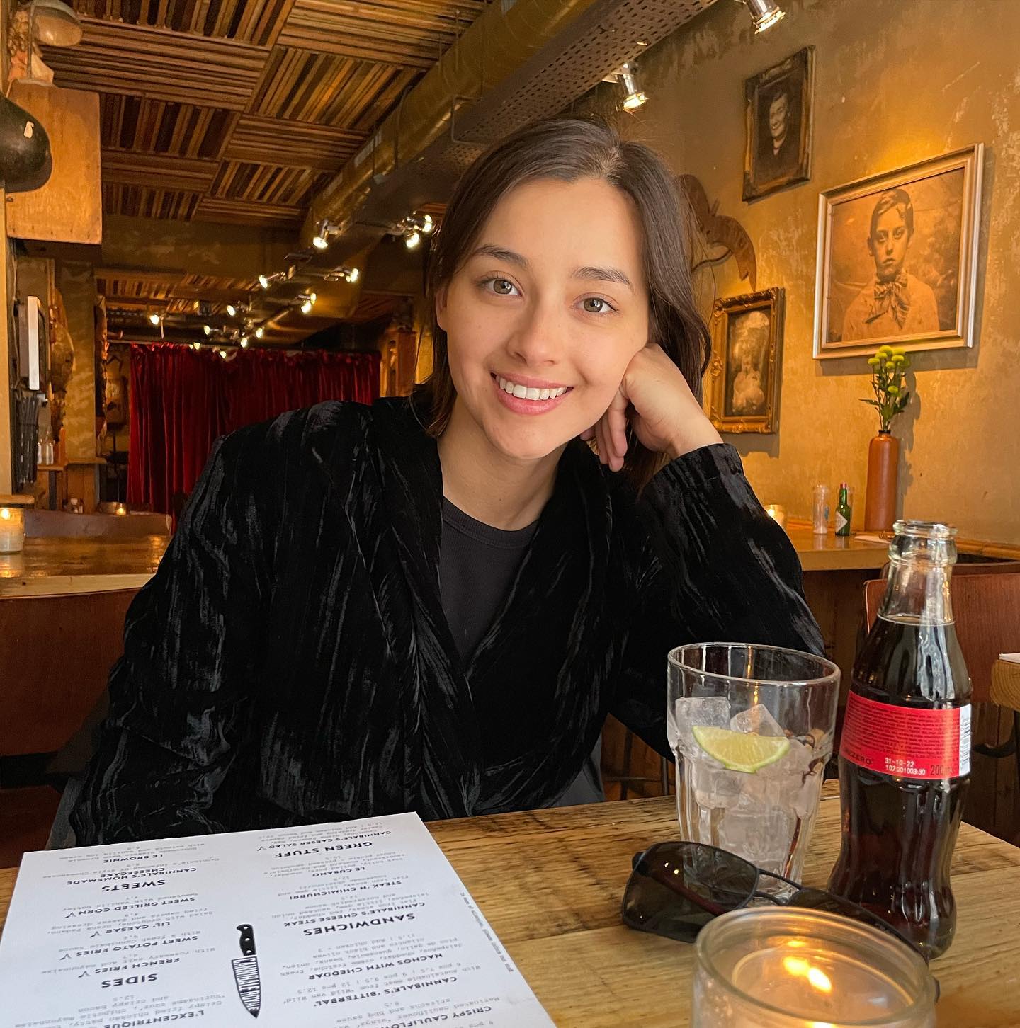 謝嘉怡指香港土地供應少,因此才會樓價高。